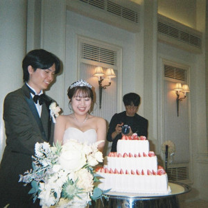 ケーキ入刀|749757さんのガーデンヒルズ迎賓館（大宮）/テイクアンドギヴ・ニーズウェディングの写真(2447262)
