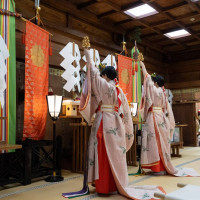 巫女さんの舞