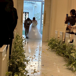 チャペル退場|749843さんのアーセンティア迎賓館(静岡)/テイクアンドギヴ・ニーズウェディングの写真(2577348)