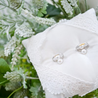 結婚指輪とリングピロー
会場でお借りしたリングピローです