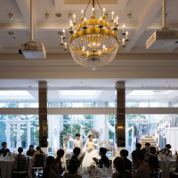 天井が高く、シャンデリアも豪華でゴージャスな雰囲気でした