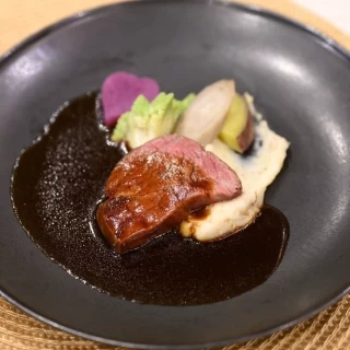 メインのステーキです。とても柔らかくて美味しかったです。