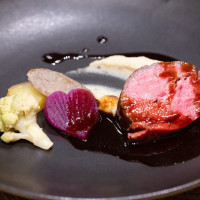 シェフ演出付きのお肉料理。柔らかくて本当美味しいと好評でした