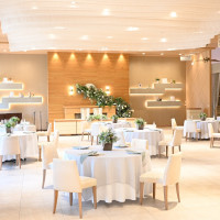 明るい披露宴会場
