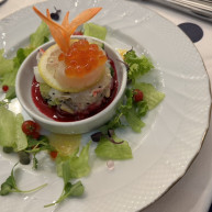 オードブルのホタテとズワイガニ旬野菜のマリアージュ