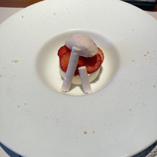 ブライダルフェアの苺のケーキです。
とても美味しかったです