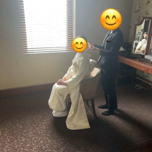 ヘアメイク、着付け時の様子|750041さんのアルタビスタガーデンの写真(2463492)
