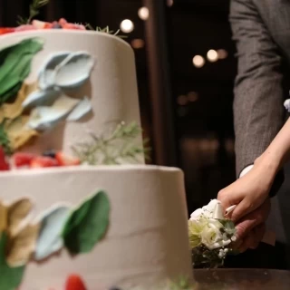 ナチュラルで可愛いウェディングケーキ