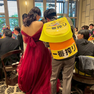 テーブルラウンドではビールサーバーを担ぎ|750075さんのオリエンタルホテル 神戸・旧居留地の写真(2449678)