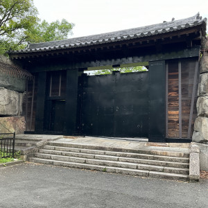 バスを降りてすぐの入り口
一般の方も通られます|750143さんの大阪城西の丸庭園 大阪迎賓館の写真(2450100)