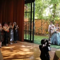 新郎新婦退場時