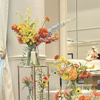 お花は華やかでとても素敵でした