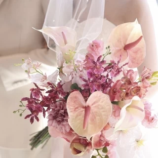 こだわりのブーケは残せるように造花にしました