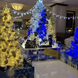 マリオットのロビーのクリスマスの雰囲気も楽しめました。