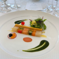 コースの一部の料理です