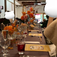 紅葉をテーマに花を飾っていただきました。