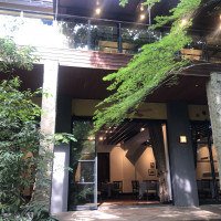 建物入り口です。
一足入れば素敵な空間か広がります。