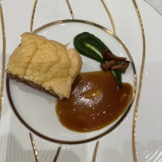 新郎新婦は、式後に控室でゆっくりと食べられます。