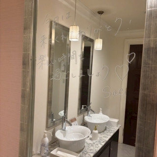 トイレの鏡にメッセージを書きました。
