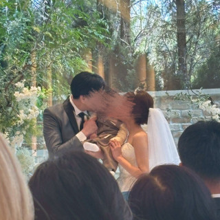 誓いのキスは息子にキスしました