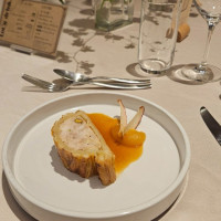 軍鶏肉のパテ  パイ包み 果実のフォンダン添え