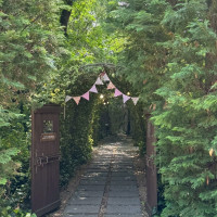 緑のトンネルがとてもわくわくします！ガーランドは持込しました