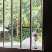 お色直し後は窓からサプライズ登場！