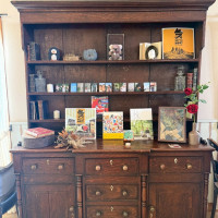 ゲスト控室。棚は自由に飾れます♪