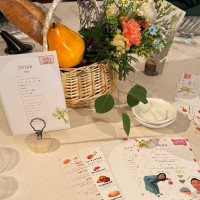 ピクニック風をイメージしたゲストテーブルにコーディネート