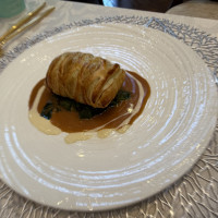 ヒラメのパイ包みの全体図。料理の中で一番美味しかったです。