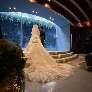 水が後ろから見えてとても神秘的で綺麗でした。|750860さんのGLOBAL WEDDING DIADE (ディアーデ)の写真(2453412)