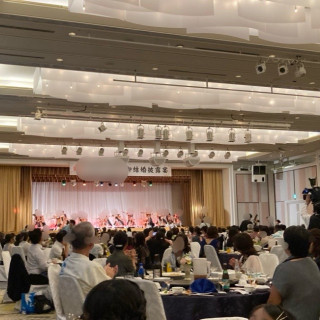 天井の高い披露宴会場