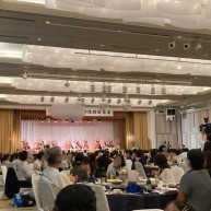 天井の高い披露宴会場