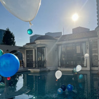 挙式後のプールにて風船演出の体験