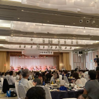 天井の高い披露宴会場