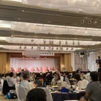 天井の高い披露宴会場