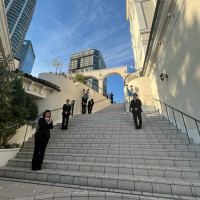 フラワーシャワーや記念撮影のできる大きな階段