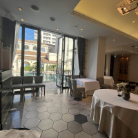 マンハッタン邸から見えるチャペルとプール