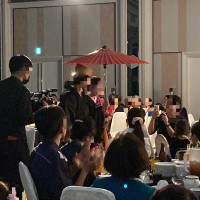 沖縄らしい装飾での入場