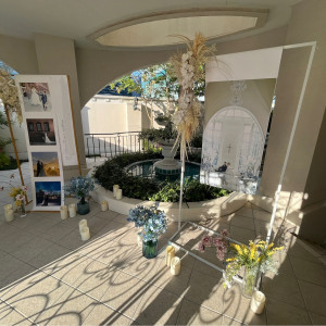 チャペル入り口前のウェルカムスペース|750891さんのアートグレイス・ポートサイドヴィラの写真(2580084)
