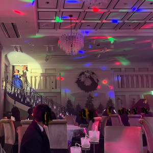 階段での登場時、スポットライトとカラフル照明の演出|750891さんのアートグレイス・ポートサイドヴィラの写真(2603218)