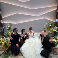 披露宴で親戚との写真