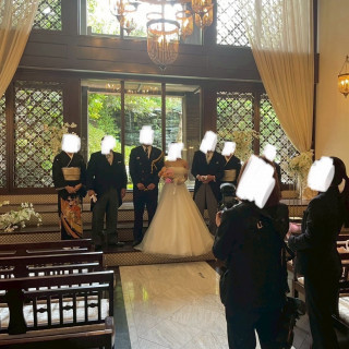 別のチャペルでの写真撮影です。
お互いの両親との撮影です。