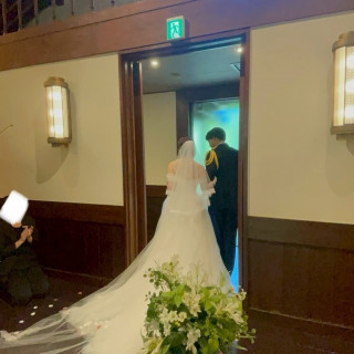 ロングのヴェールが後ろ姿を豪華にしてくれました。