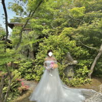 鎖骨のでるAラインのドレスを選択しました。