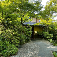 式場の本館入り口です。
新郎新婦はここから控え室へ行きます