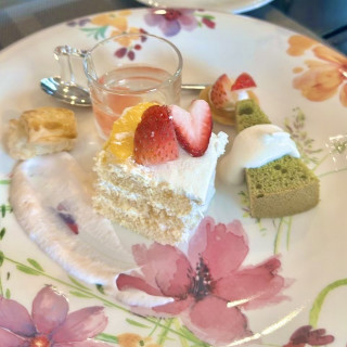 種類は相談できます。ウェディングケーキはもっと食べれたな…。