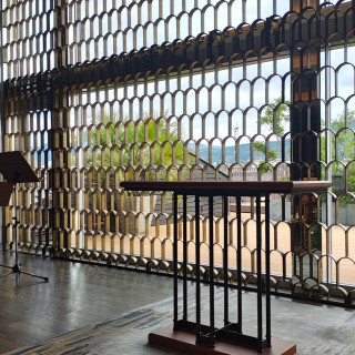 小さな段を登ります