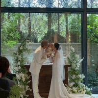 後ろ一面ガラスで明るい