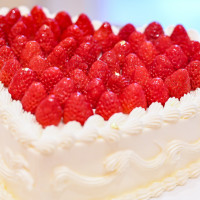 苺を贅沢に使用したケーキ